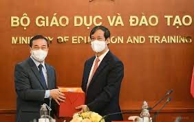 Minister Nguyen Kim Son receives Ambassadors of Laos, Japan and Singapore
