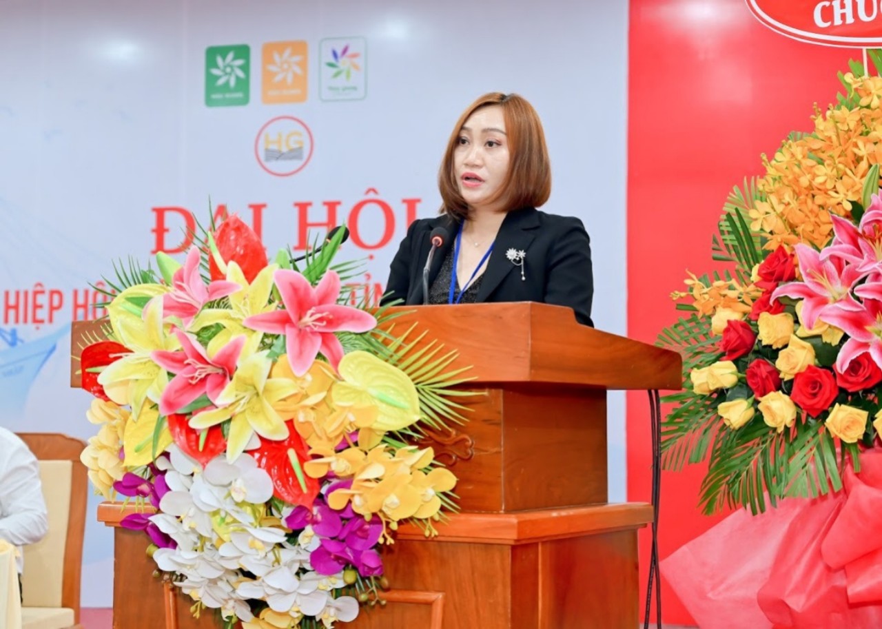 Ms Le Thuy Trang-CEO of Hera Beauty Center supported for Hau Giang Women Union in 