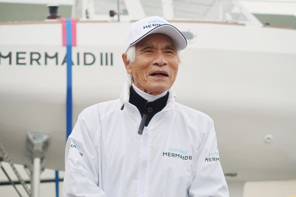 Cụ Horie, 83 tuổi, người Nhật Bản, trở thành người cao tuổi nhất để chèo thuyền một mình không ngừng qua Thái Bình Dương