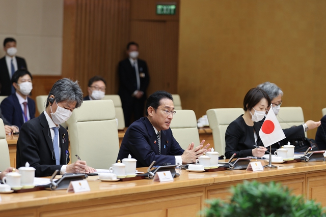 Thủ tướng Nhật Bản khẳng định mở rộng tiếp nhận thực tập sinh kỹ năng, du học sinh Việt Nam sang Nhật; hỗ trợ cộng đồng người Việt sinh sống, học tập và làm việc tại Nhật Bản.