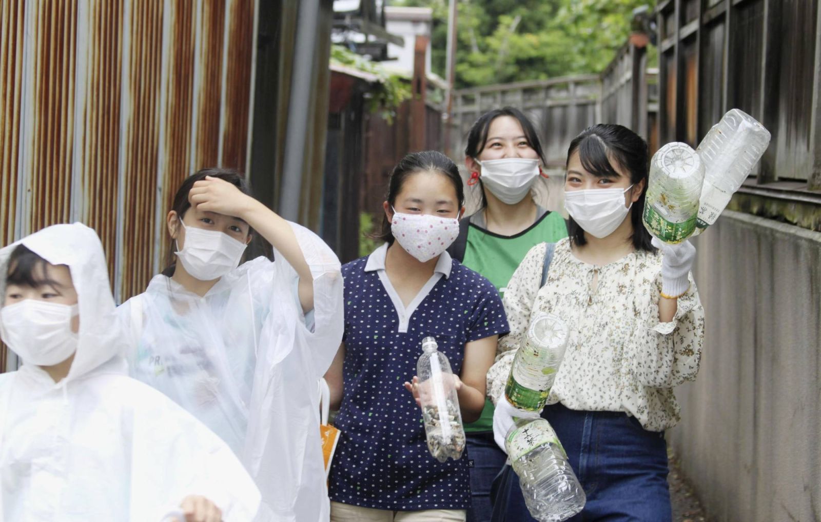 Thùng rác của một người là kho báu của người khác: Sinh viên Nhật Bản biến việc dọn rác thành trò chơi